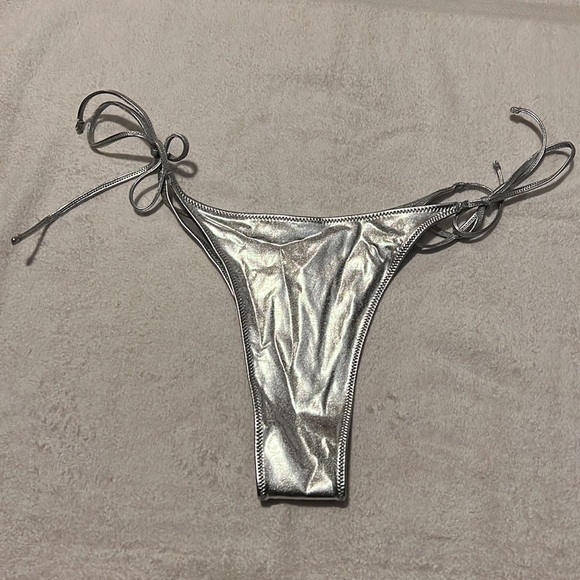 SKIMS METALLIC SWIM SKIMPY TIE BOTTOM - Picture 2 of 3